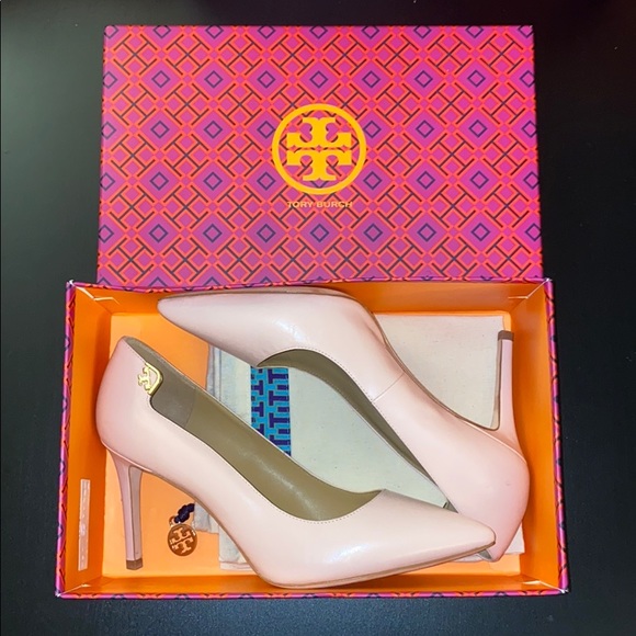 elizabeth pointy toe pump